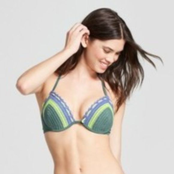 Shade & Shore Sage Crochet Bikini Top - Picture 2 of 10